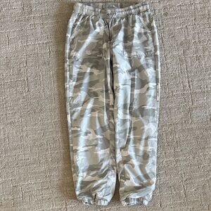Athleta Kids Gray Camouflage Joggers